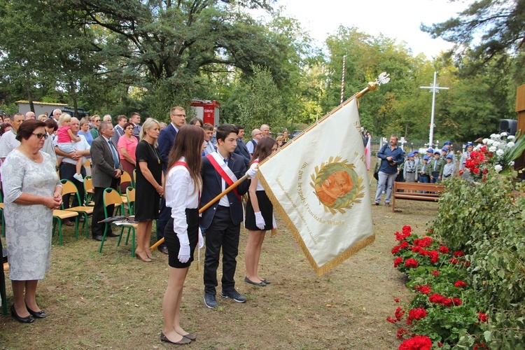 Uroczystość patriotyczna w Starych Budach