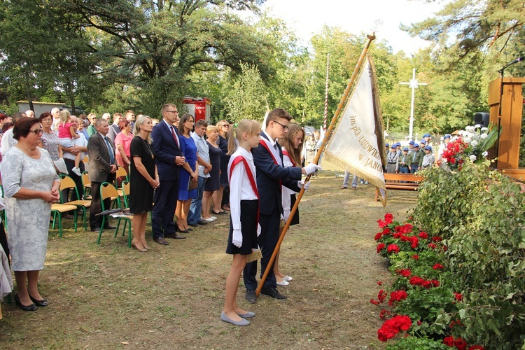 Uroczystość patriotyczna w Starych Budach