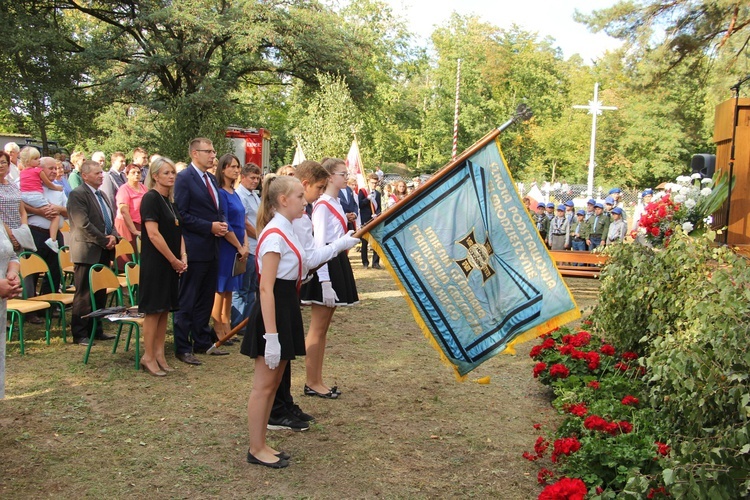 Uroczystość patriotyczna w Starych Budach