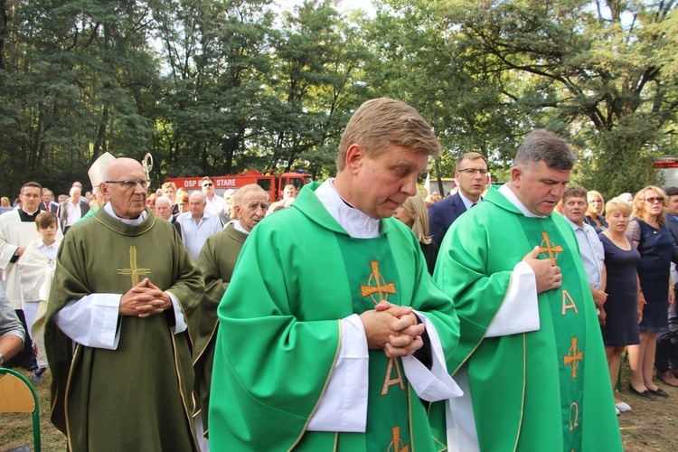 Uroczystość patriotyczna w Starych Budach