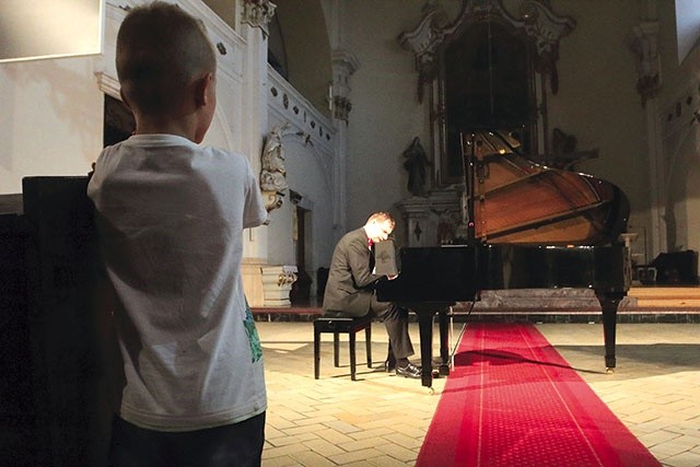 Z okazji 100-lecia niepodległości pierwszymi utworami w tym roku były utwory Chopina.