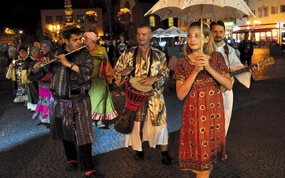 ▲	Takich wydarzeń weselnych w Raciborzu nie widziano  od kilkudziesięciu lat.