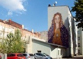 Autorką murala, inspirowanego wiarą i duchowością, jest Paulina Nawrot. 8.08.2018 r. Łódź