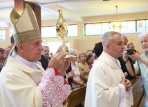 Zakorzenieni w glebie świętości