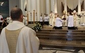 Święcenia biskupie w katedrze cz.1