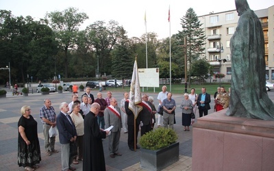 Członkowie radomskiego Klubu Inteligencji Katolickiej modlili się o beatyfikację swojego patrona, Prymasa Tysiąclecia