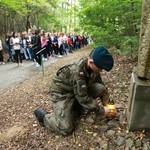 Młodzieżowa droga krzyżowa w Pustkowie-Osiedlu