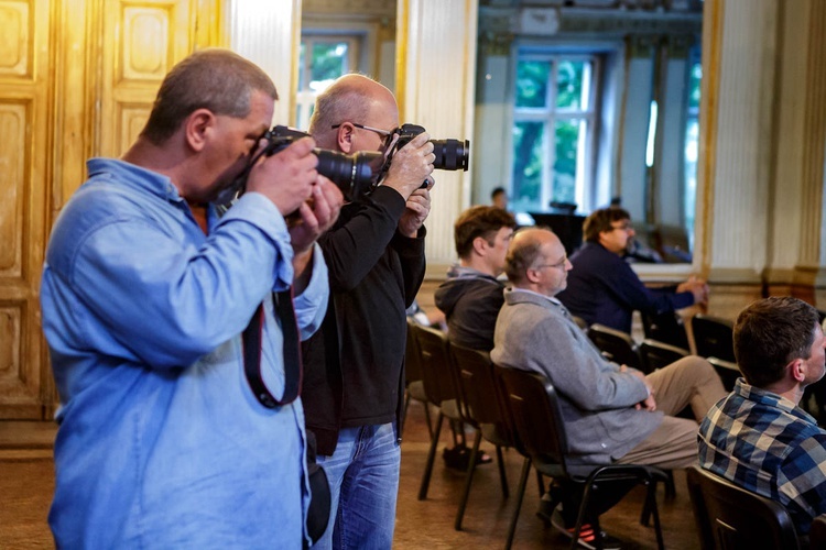 Ekspozycja z obrazem "Portret Izmondy" w pałacu