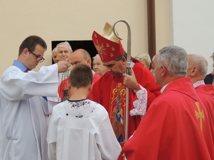 Poświęcenie krzyża misyjnego w Żychlinie