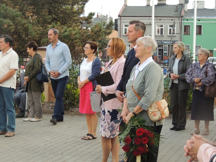 Poświęcenie krzyża misyjnego w Żychlinie