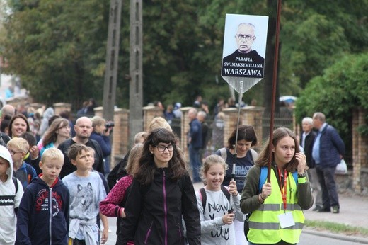 Pielgrzymka dzieci do Rostkowa