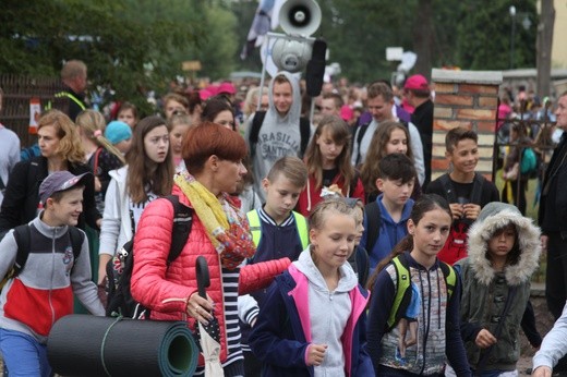 Pielgrzymka dzieci do Rostkowa