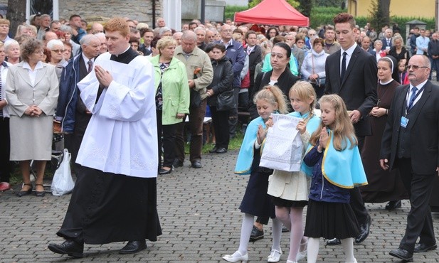 Abp Jędraszewski: Maryja uczy nas nieść krzyż