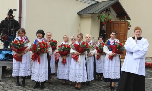 Abp Jędraszewski: Maryja uczy nas nieść krzyż