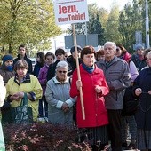 ▲	Przecięcie dróg obok kościoła na Poczekajce jest jednym z pierwszych w Lublinie, gdzie odbyła się modlitwa za miasto.