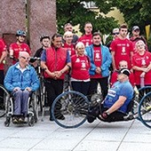 ▼	Rowerzyści wyruszyli z placu Solidarności.