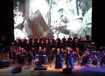 Polska Opera Królewska 12 września w zielonogórskim amfiteatrze wystawiła Oratorium Minorum „Pieśń o Bogu ukrytym”, do którego muzykę skomponował Włodek Pawlik.