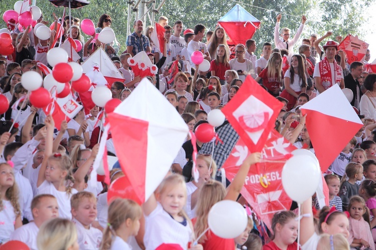 Korowód niepodległościowy w Łowiczu