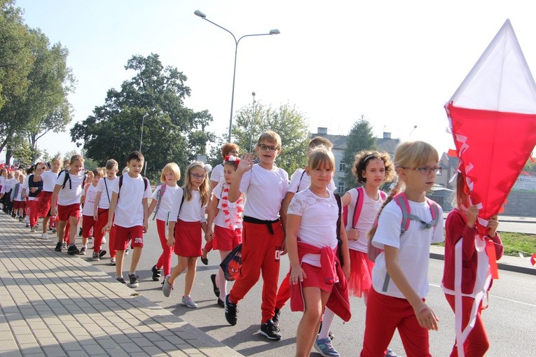Korowód niepodległościowy w Łowiczu