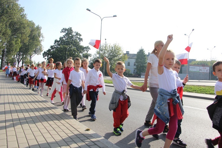 Korowód niepodległościowy w Łowiczu