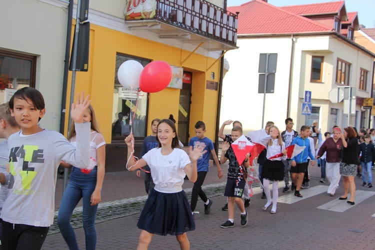 Korowód niepodległościowy w Łowiczu