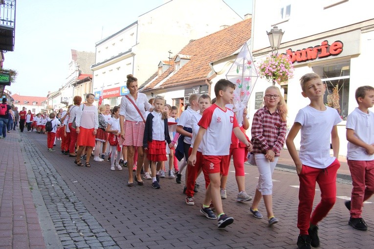 Korowód niepodległościowy w Łowiczu