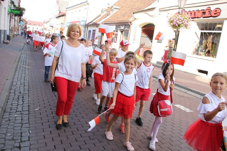 Korowód niepodległościowy w Łowiczu