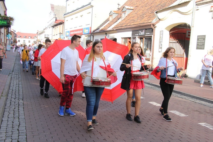 Korowód niepodległościowy w Łowiczu