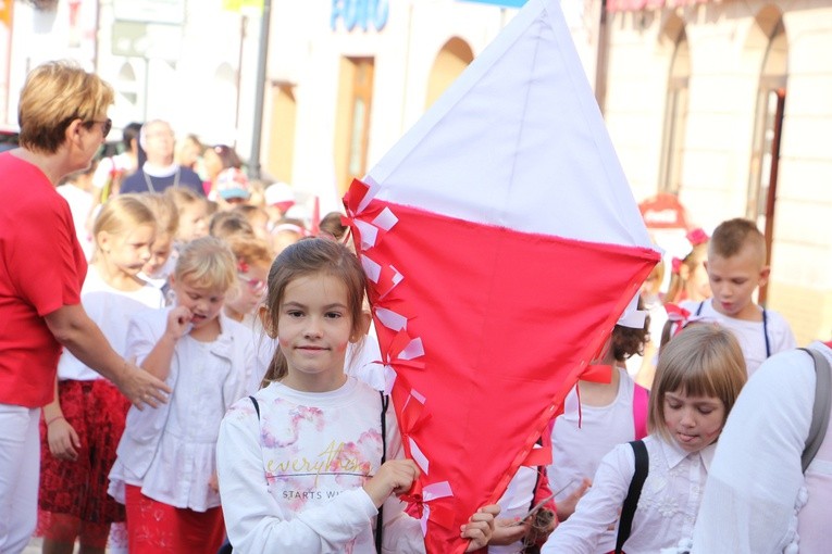 Korowód niepodległościowy w Łowiczu
