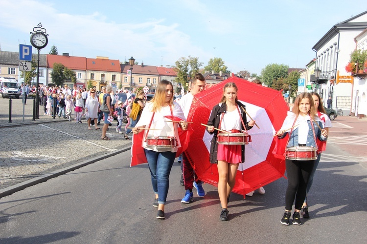 Korowód niepodległościowy w Łowiczu