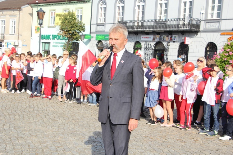 Korowód niepodległościowy w Łowiczu