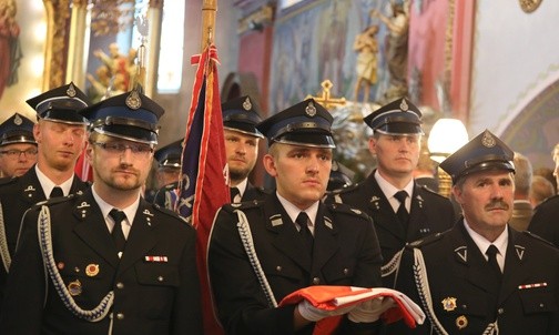 Istebniańcy strażacy zaczęli od modlitwy w świątyni