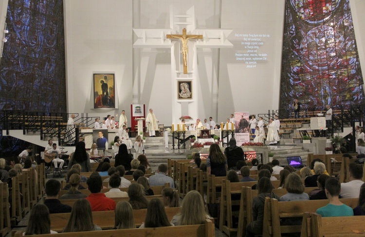 Modlitwa przy relikwiach św. S. Kostki