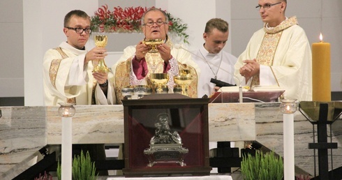 Modlitwa przy relikwiach św. S. Kostki