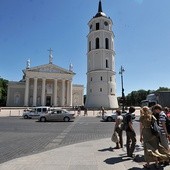 Plac Katedralny w Wilnie – miejsce spotkania papieża z młodzieżą.