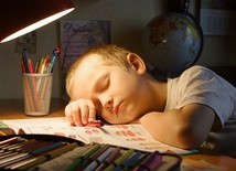 Niewyspane dzieci gorzej funkcjonują w dzień.