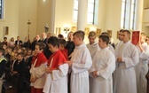 Uczniowie katolickiej szkoły w Czechowicach-Dziedzicach z nowym sztandarem