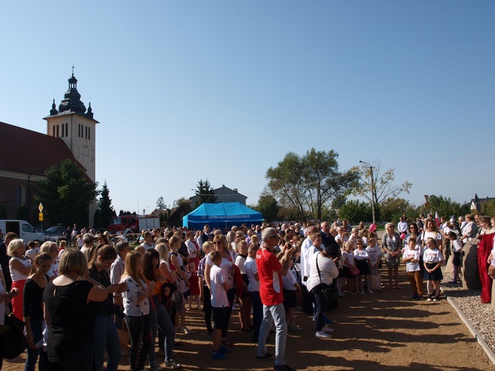 "Aleja Chwały" w Krzynowłodze Małej