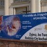 Billboard promujący akcję na ogrodzeniu kościoła NSJ w Radomiu