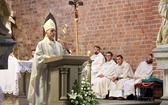 Nocna pielgrzymka młodzieży