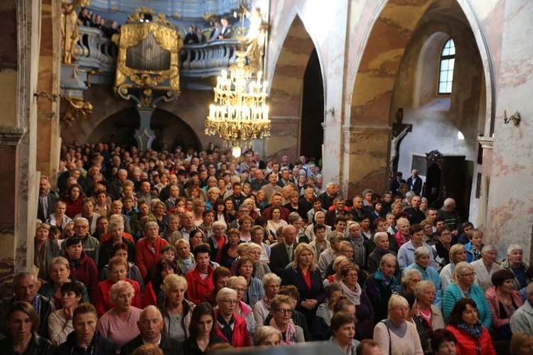 Piegrzymi w klasztorze w Jędrzejowie