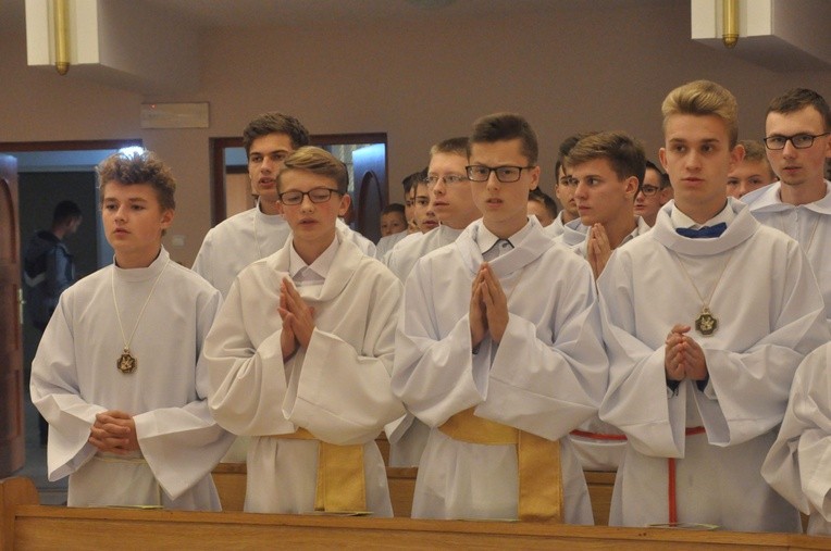 125 ceremoniarzy