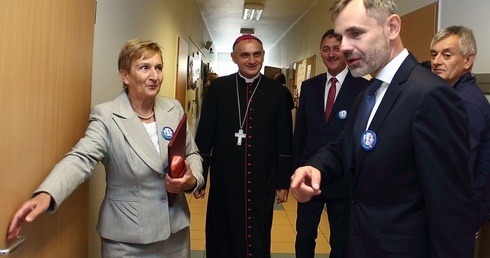 Proszę ojca, mam chęć na… szkołę