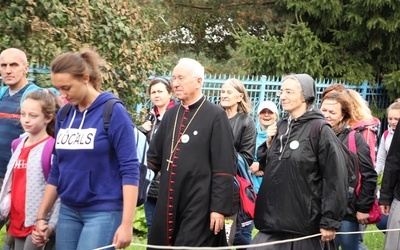 Z pielgrzymami szedł bp Andrzej F. Dziuba