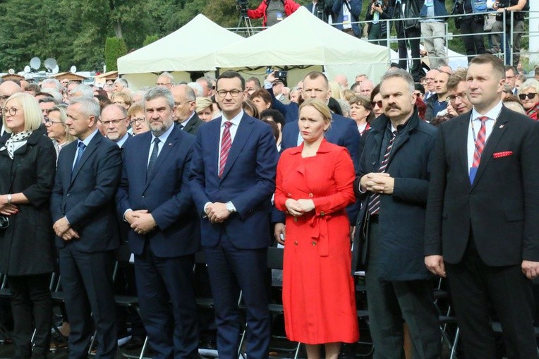 Premier Mateusz Morawiecki ze swymi współpracownikami uczestniczyli w uroczystościach w Wąwolnicy