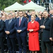 Premier Mateusz Morawiecki ze swymi współpracownikami uczestniczyli w uroczystościach w Wąwolnicy