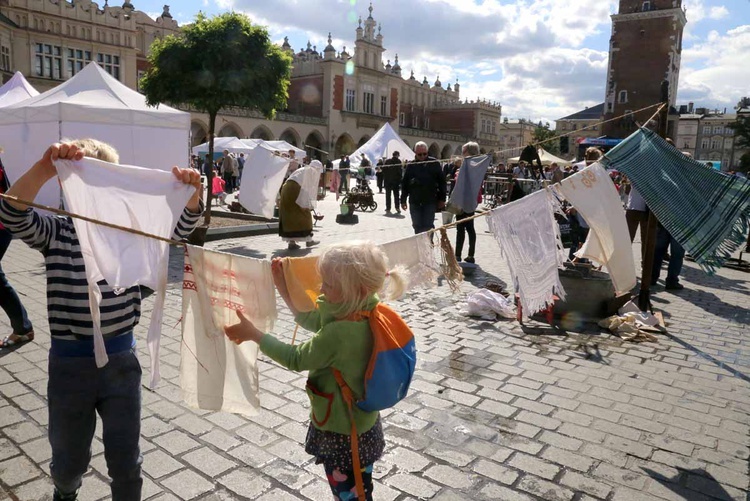 Piknik patriotyczny na Rynku Głównym w Krakowie