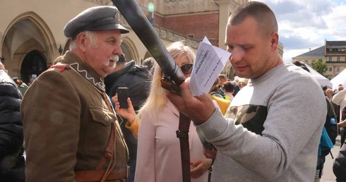 Piknik patriotyczny na Rynku Głównym w Krakowie