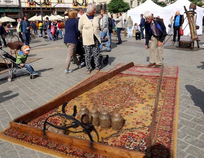 Piknik patriotyczny na Rynku Głównym w Krakowie