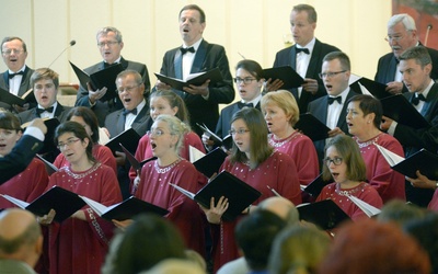 Mieszany Chór Mariański z Krakowa w Orońsku dał koncert z okazji 100. rocznicy odzyskania przez Polskę niepodległości